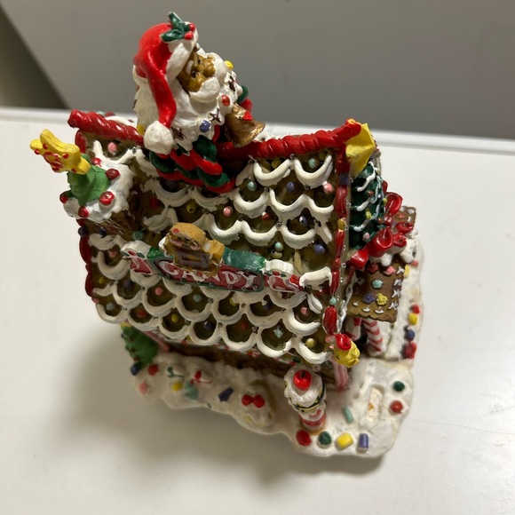 8” Fibre Optic Poly Resin Gingerbread House - Picture 2 of 4